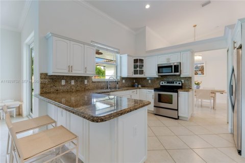 Villa ou maison à vendre à Palmetto Bay, Floride: 4 chambres, 211.35 m2 № 1988796 - photo 12