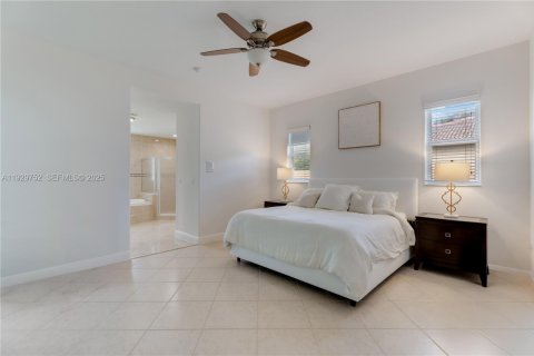 Villa ou maison à vendre à Palmetto Bay, Floride: 4 chambres, 211.35 m2 № 1988796 - photo 19