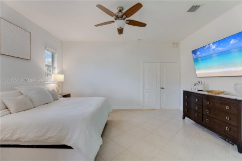 Villa ou maison à vendre à Palmetto Bay, Floride: 4 chambres, 211.35 m2 № 1988796 - photo 21