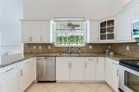 Villa ou maison à vendre à Palmetto Bay, Floride: 4 chambres, 211.35 m2 № 1988796 - photo 10