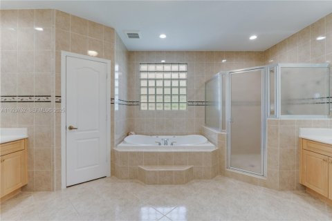 Villa ou maison à vendre à Palmetto Bay, Floride: 4 chambres, 211.35 m2 № 1988796 - photo 22