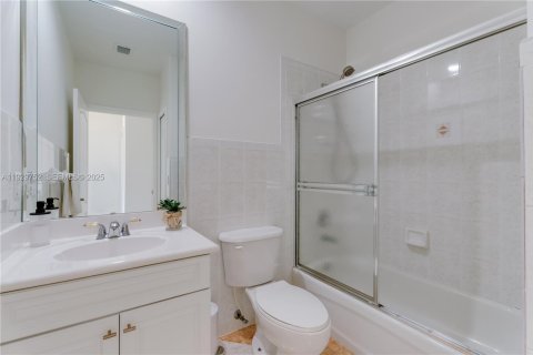 Villa ou maison à vendre à Palmetto Bay, Floride: 4 chambres, 211.35 m2 № 1988796 - photo 17