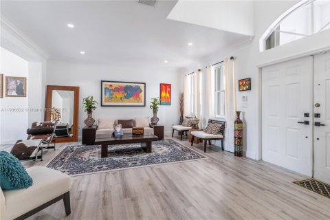 Casa en venta en Miami, Florida, 4 dormitorios, 282.7 m2 № 1964116 - foto 11