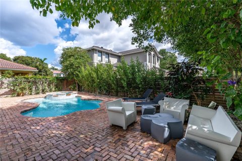 Casa en venta en Miami, Florida, 4 dormitorios, 282.7 m2 № 1964116 - foto 5