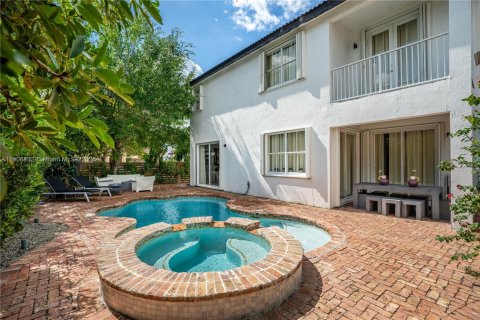 Casa en venta en Miami, Florida, 4 dormitorios, 282.7 m2 № 1964116 - foto 4