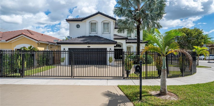 Casa en Miami, Florida 4 dormitorios, 282.7 m2 № 1964116