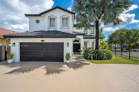 Casa en venta en Miami, Florida, 4 dormitorios, 282.7 m2 № 1964116 - foto 3