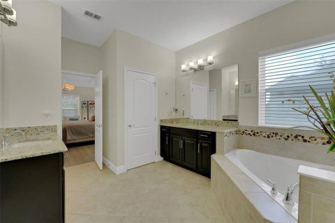 House in Sanford, Florida 4 bedrooms, 302.95 sq.m. № 1904359 - photo 24