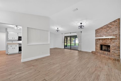 House in Edgewater, Florida 3 bedrooms, 197.7 sq.m. № 2123506 - photo 7