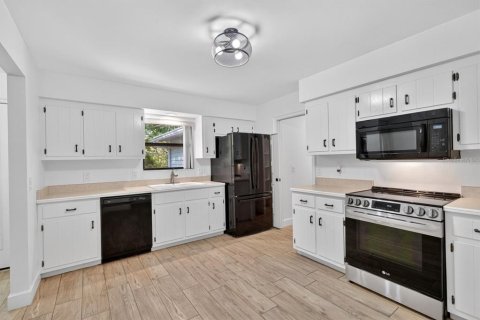 House in Edgewater, Florida 3 bedrooms, 197.7 sq.m. № 2123506 - photo 10