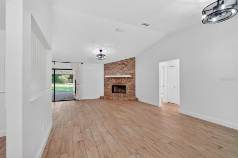 House in Edgewater, Florida 3 bedrooms, 197.7 sq.m. № 2123506 - photo 6