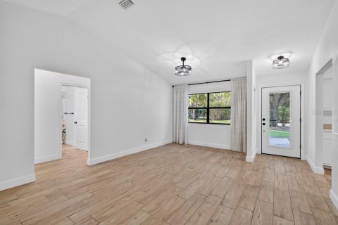House in Edgewater, Florida 3 bedrooms, 197.7 sq.m. № 2123506 - photo 5