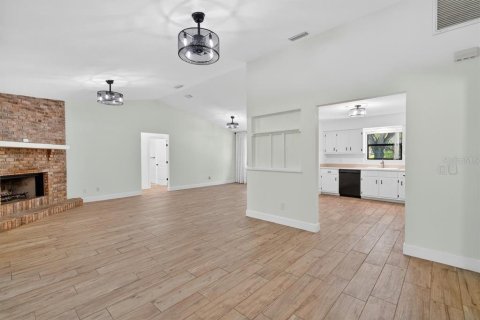 House in Edgewater, Florida 3 bedrooms, 197.7 sq.m. № 2123506 - photo 9
