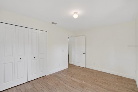 House in Edgewater, Florida 3 bedrooms, 197.7 sq.m. № 2123506 - photo 17
