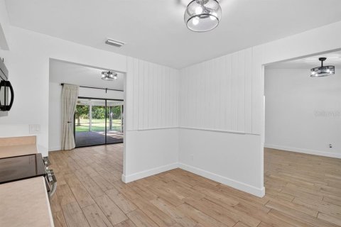 House in Edgewater, Florida 3 bedrooms, 197.7 sq.m. № 2123506 - photo 12