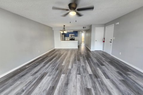 Condo in Kissimmee, Florida, 3 bedrooms  № 2210903 - photo 8