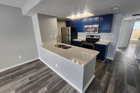 Condo in Kissimmee, Florida, 3 bedrooms  № 2210903 - photo 2
