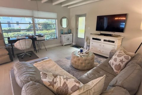 Condo in Lake Worth, Florida, 2 bedrooms  № 2170413 - photo 9