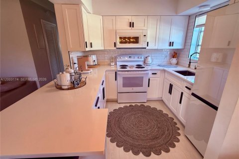 Condo in Lake Worth, Florida, 2 bedrooms  № 2170413 - photo 2