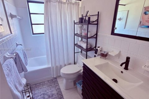 Condo in Lake Worth, Florida, 2 bedrooms  № 2170413 - photo 5