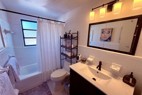 Condo in Lake Worth, Florida, 2 bedrooms  № 2170413 - photo 6