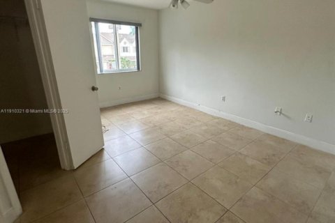 Condo in Hialeah, Florida, 1 bedroom  № 1966560 - photo 4
