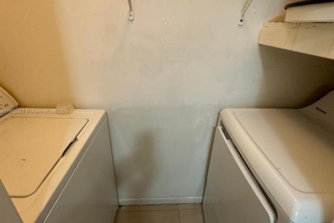 Condo in Hialeah, Florida, 1 bedroom  № 1966560 - photo 9