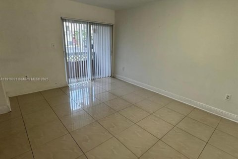 Condo in Hialeah, Florida, 1 bedroom  № 1966560 - photo 8