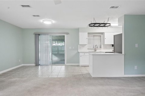 House in South Daytona, Florida 2 bedrooms, 111.48 sq.m. № 2227786 - photo 11