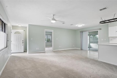 House in South Daytona, Florida 2 bedrooms, 111.48 sq.m. № 2227786 - photo 10