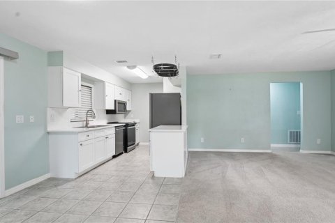 House in South Daytona, Florida 2 bedrooms, 111.48 sq.m. № 2227786 - photo 13