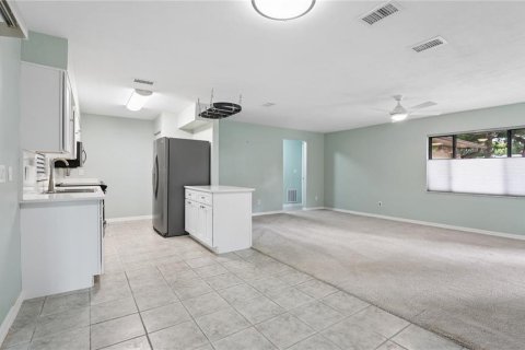 House in South Daytona, Florida 2 bedrooms, 111.48 sq.m. № 2227786 - photo 8