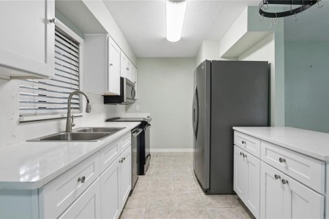 House in South Daytona, Florida 2 bedrooms, 111.48 sq.m. № 2227786 - photo 6