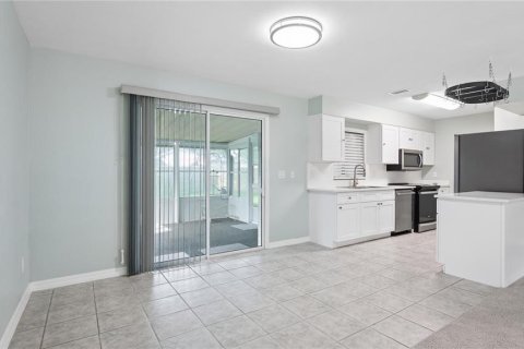 House in South Daytona, Florida 2 bedrooms, 111.48 sq.m. № 2227786 - photo 7