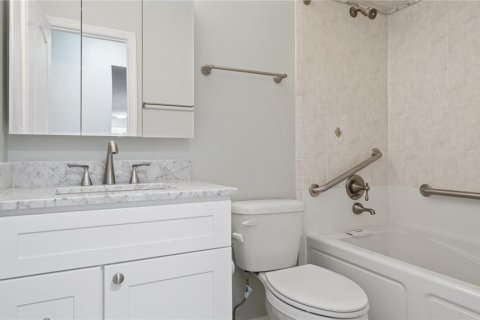 House in South Daytona, Florida 2 bedrooms, 111.48 sq.m. № 2227786 - photo 17