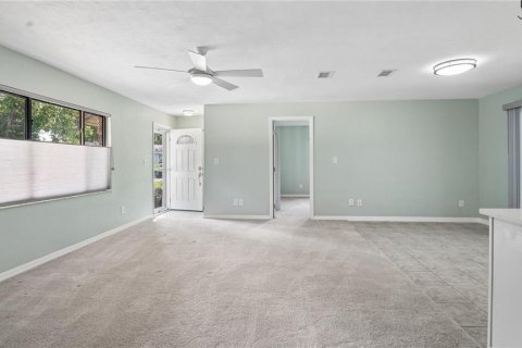 House in South Daytona, Florida 2 bedrooms, 111.48 sq.m. № 2227786 - photo 12