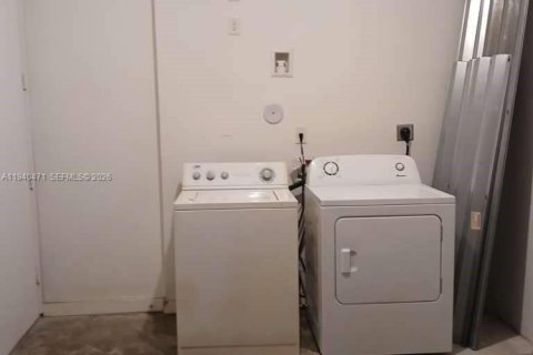 Touwnhouse à louer à Lauderhill, Floride: 2 chambres, 104.05 m2 № 1998312 - photo 12