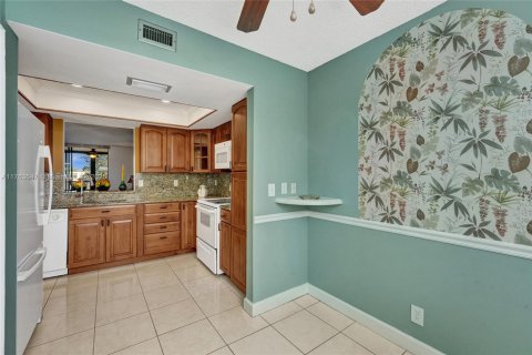 Купить кондоминиум в Маргит, Флорида 2 спальни, 92.9м2, № 1691229 - фото 17