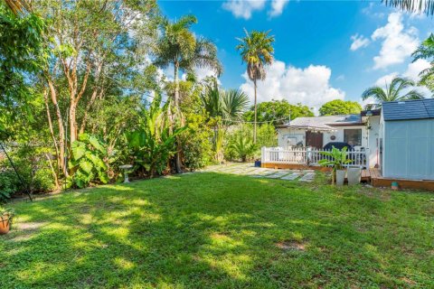 House in Hollywood, Florida 3 bedrooms, 116.69 sq.m. № 1993173 - photo 25