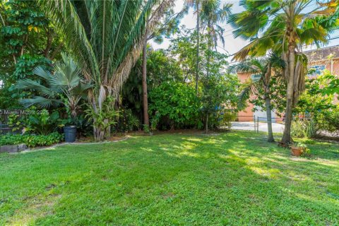 House in Hollywood, Florida 3 bedrooms, 116.69 sq.m. № 1993173 - photo 24