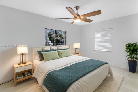 House in Hollywood, Florida 3 bedrooms, 116.69 sq.m. № 1993173 - photo 16