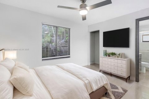 House in Hollywood, Florida 3 bedrooms, 116.69 sq.m. № 1993173 - photo 12