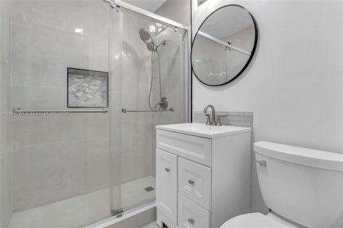 House in Hollywood, Florida 3 bedrooms, 116.69 sq.m. № 1993173 - photo 15