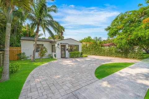 House in Hollywood, Florida 3 bedrooms, 116.69 sq.m. № 1993173 - photo 1