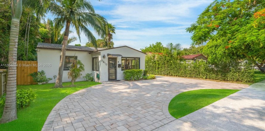 House in Hollywood, Florida 3 bedrooms, 116.69 sq.m. № 1993173