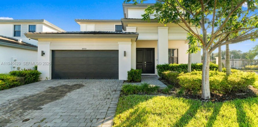 Casa en Miramar, Florida 4 dormitorios, 251.21 m2 № 2002028