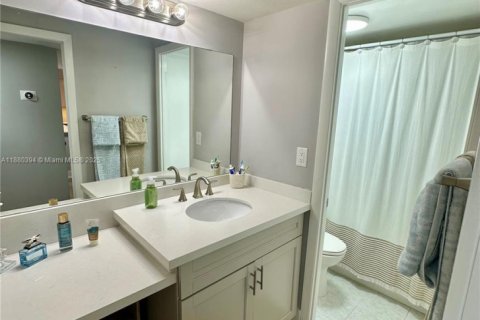 Condo in South Palm Beach, Florida, 1 bedroom  № 1924417 - photo 9