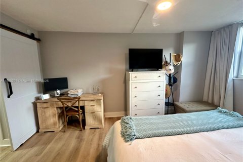 Condo in South Palm Beach, Florida, 1 bedroom  № 1924417 - photo 12