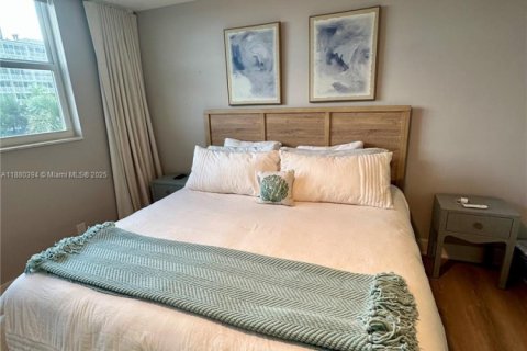 Condo in South Palm Beach, Florida, 1 bedroom  № 1924417 - photo 11