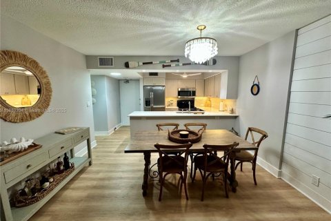 Condo in South Palm Beach, Florida, 1 bedroom  № 1924417 - photo 4